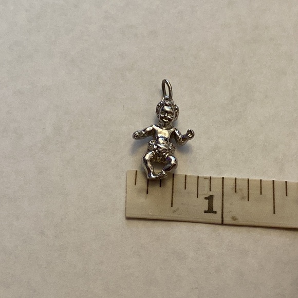 🕰️TRADED🕰️Vtg Sterling Realistic Baby pendant - Picture 7 of 7